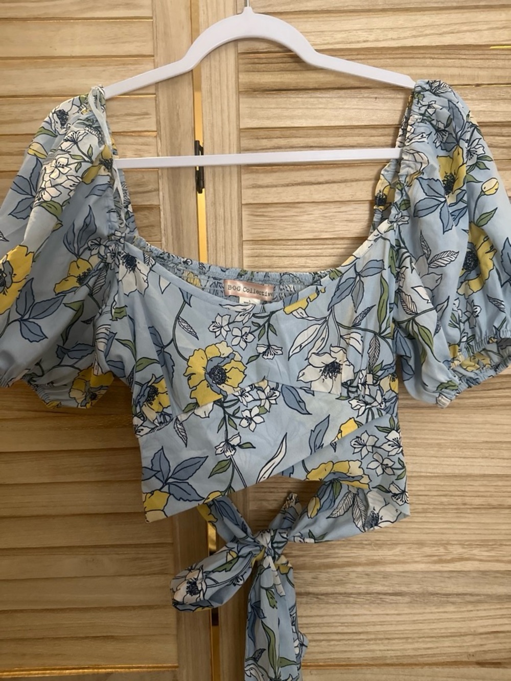 BOO Collection Light Blue Floral Tie-Front Puff Sleeve Crop Top